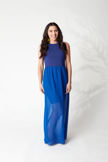 Robe longue en mousseline de soie à dos nageur color block en Lolite